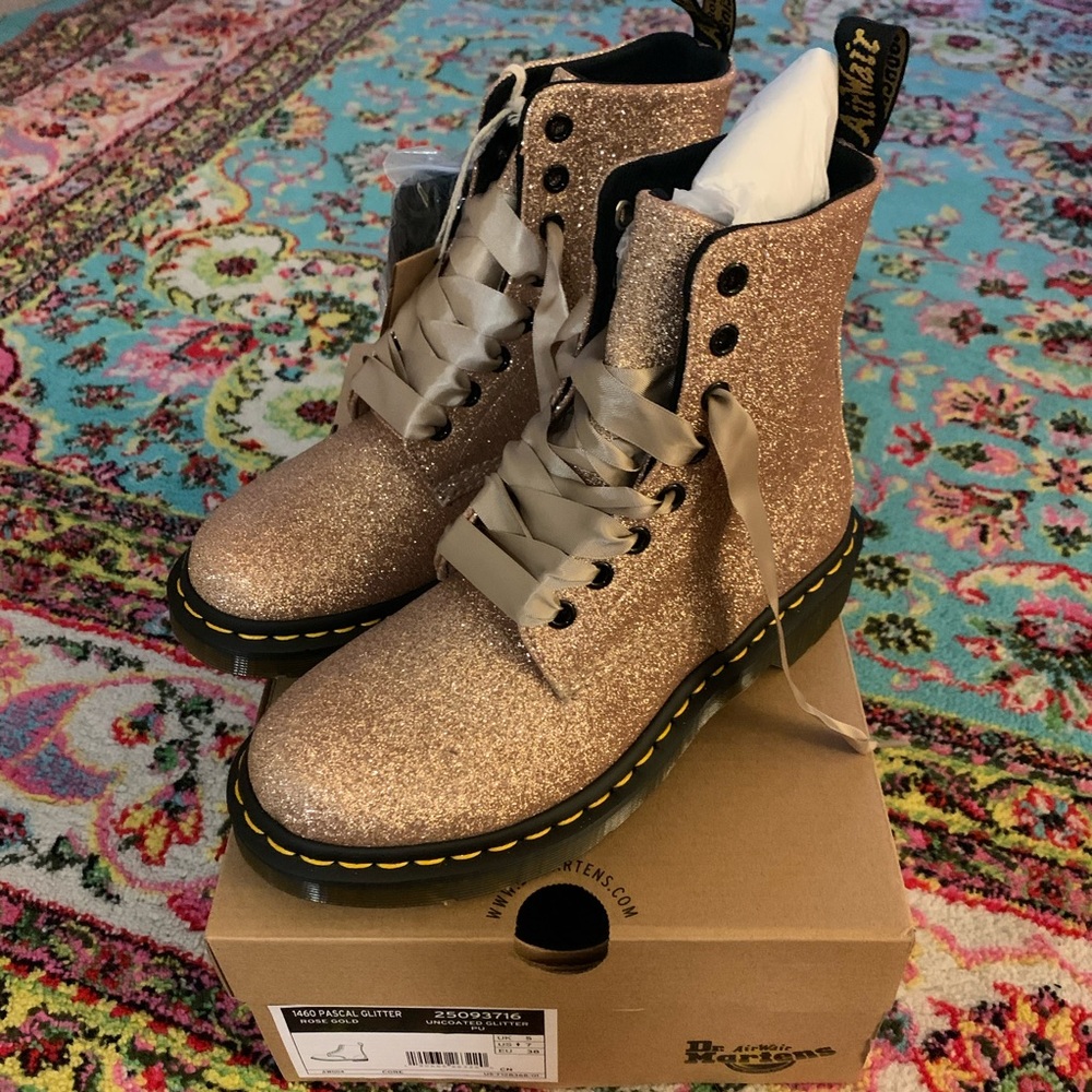 ✨ NWT ✨DR MARTENS PASCAL GLITTER BOOTS✨